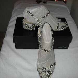 Kenneth Cole Maisie Low Block Heel Black White Snake Skin Strappy Sandal 9 NWT
